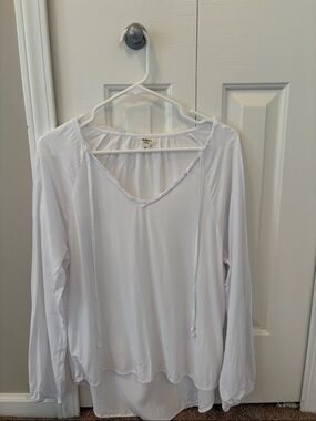 dylan White Long-Sleeve Peasant Blouse with Tie Neck